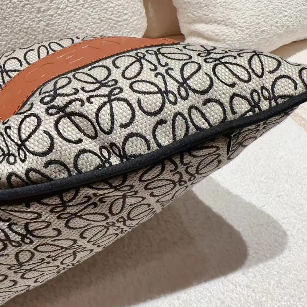 LOEWE PILLOW THROW 0503